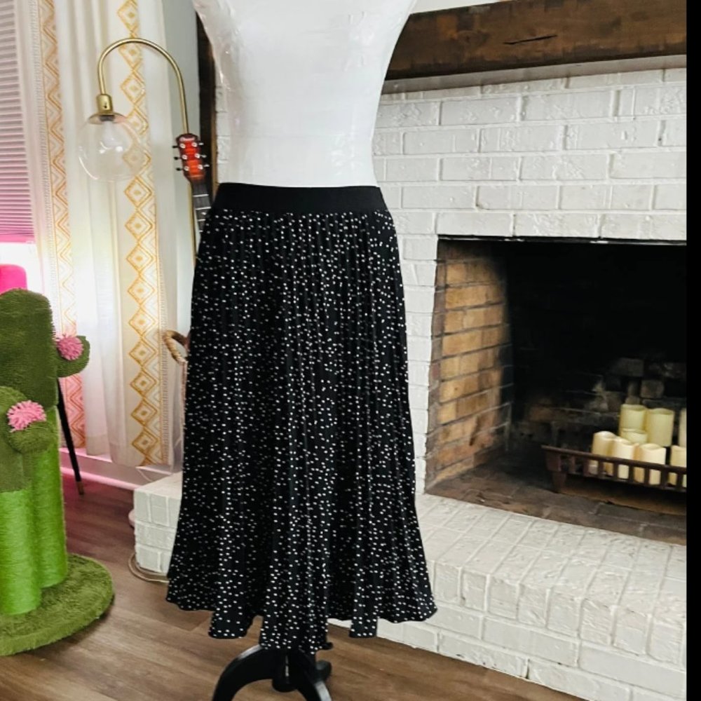 Polka Dot Pleated Skirt. Black with White Polka Dots . Large.